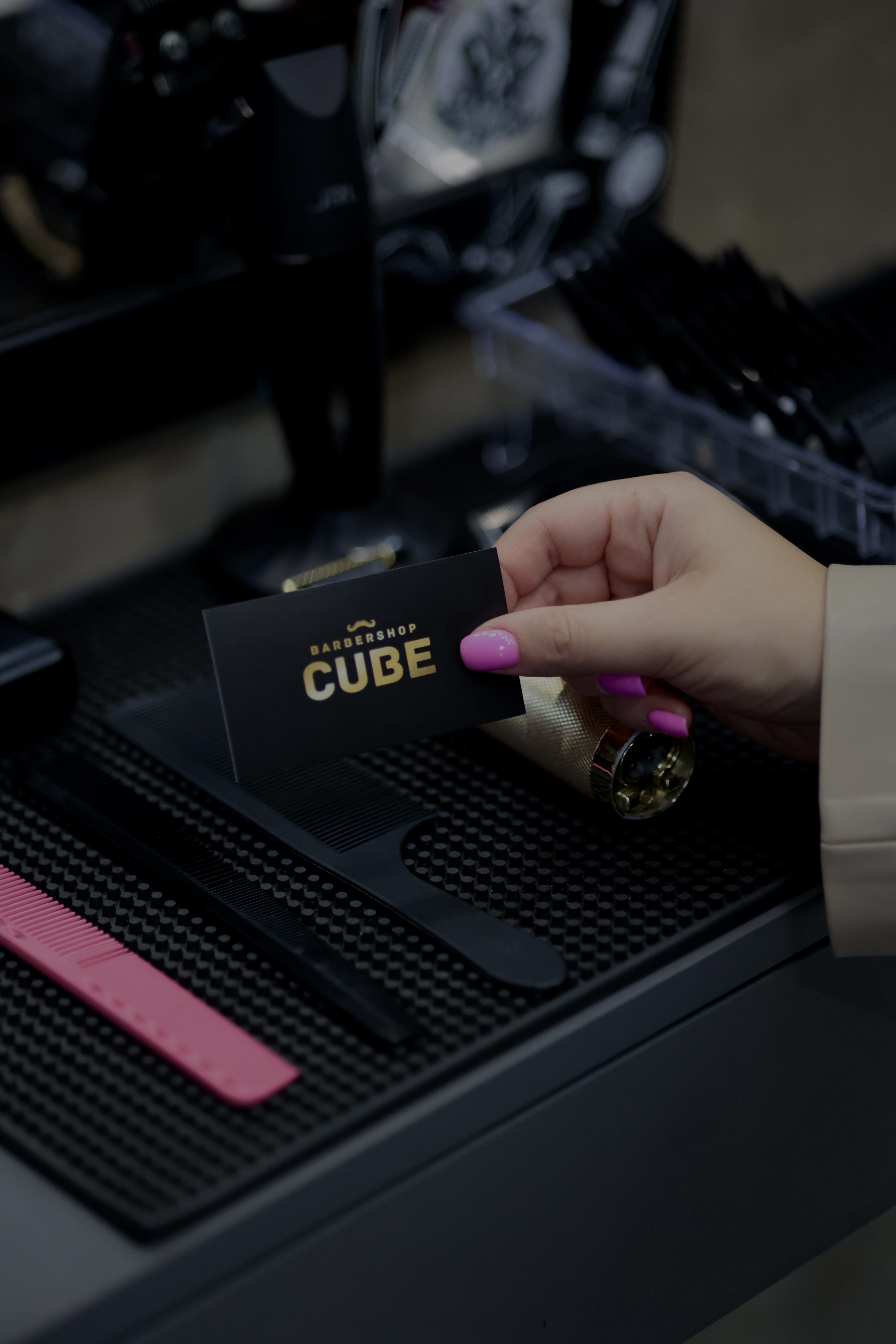 Візитна картка барбершопу CUBE